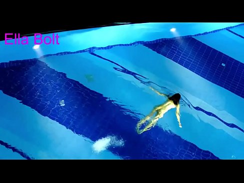 ❤️ Je ne peux pas m'arrêter de regarder, jeune blonde prise en train de nager nue dans la piscine de la station ELLA BOLT. ❤️❌ Salopes  at fr.porngifmag.ru ☑